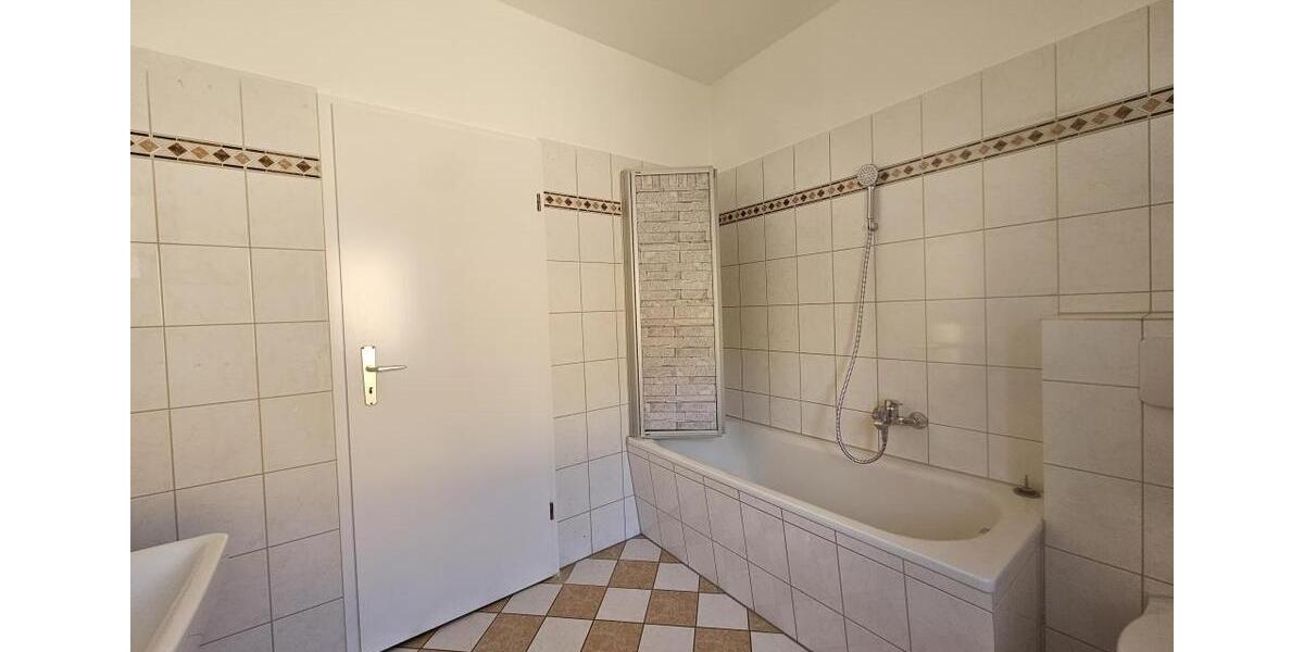 Dachgeschoßwohnung Aue-Bad Schlema Bad Schlema - 4 Zimmer, 70 m&sup2;, 420&euro; | Angebot:26478467