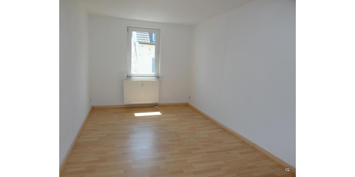 Dachgeschoßwohnung Limbach-Oberfrohna Oberfrohna - 3 Zimmer, 72 m&sup2;, 360&euro; | Angebot:25902838