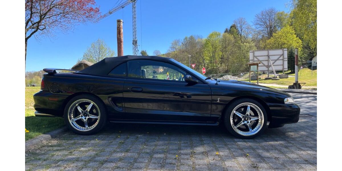 Ford Mustang 32.500 km 19.000 &euro; Zwickau 08056