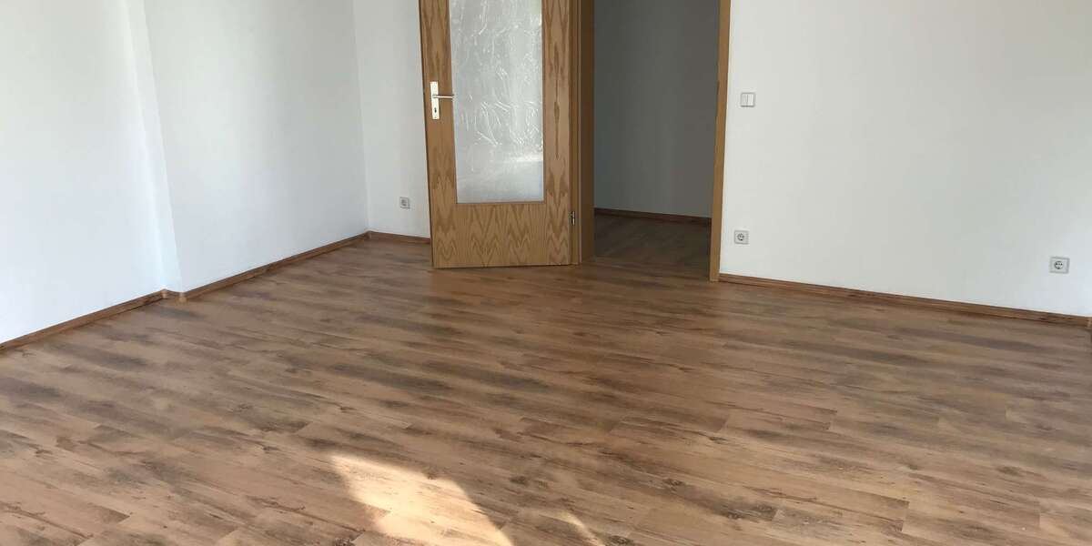 Etagenwohnung Werdau Leubnitz - 2 Zimmer, 64 m&sup2;, 68.000&euro; | Angebot:23334092