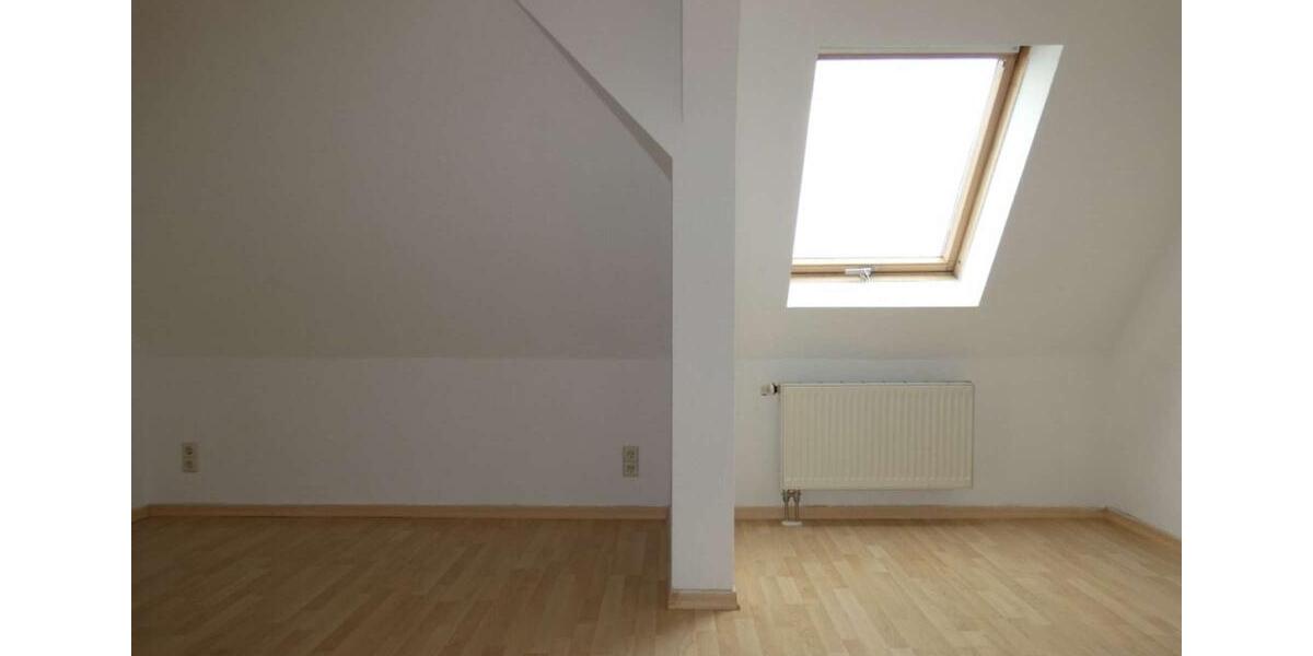 Dachgeschoßwohnung Zwickau - 3 Zimmer, 85 m&sup2;, 430&euro; | Angebot:19088361
