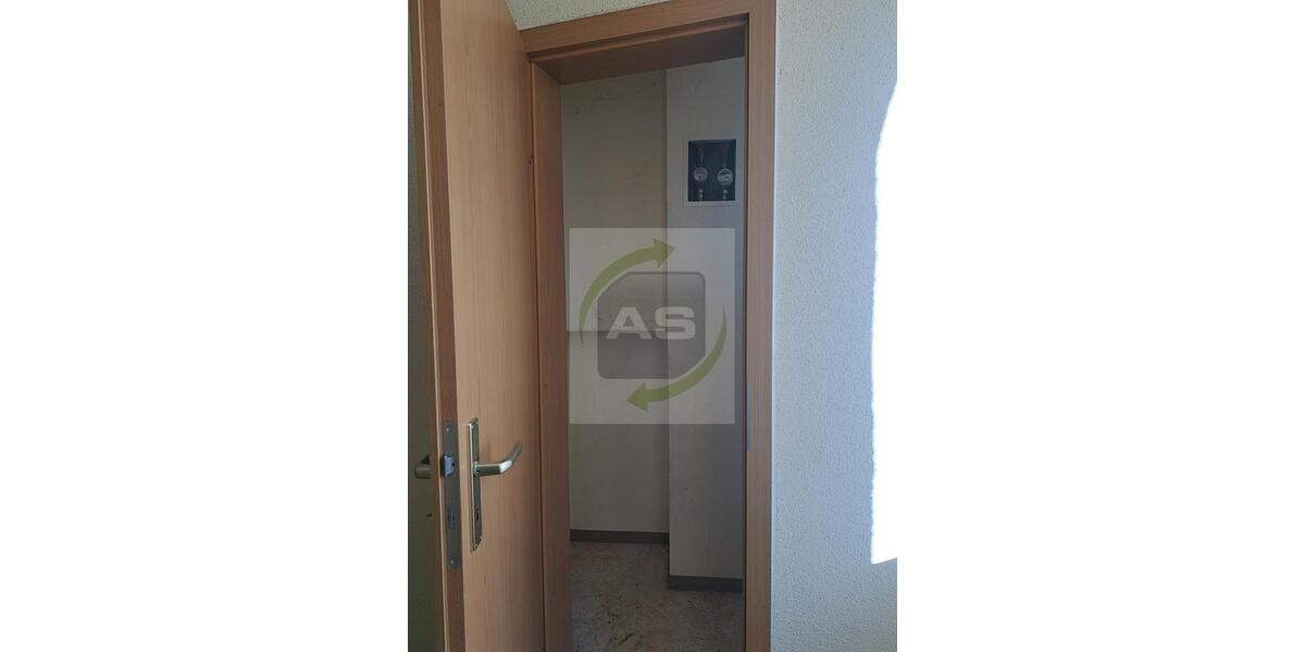 Dachgeschoßwohnung Zwickau - 1 Zimmer, 38 m&sup2;, 240&euro; | Angebot:25267482