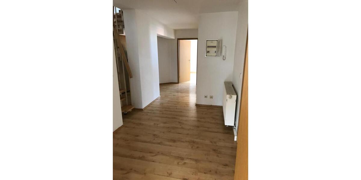 Etagenwohnung Ellefeld - 3 Zimmer, 80 m&sup2;, 375&euro; | Angebot:24980591