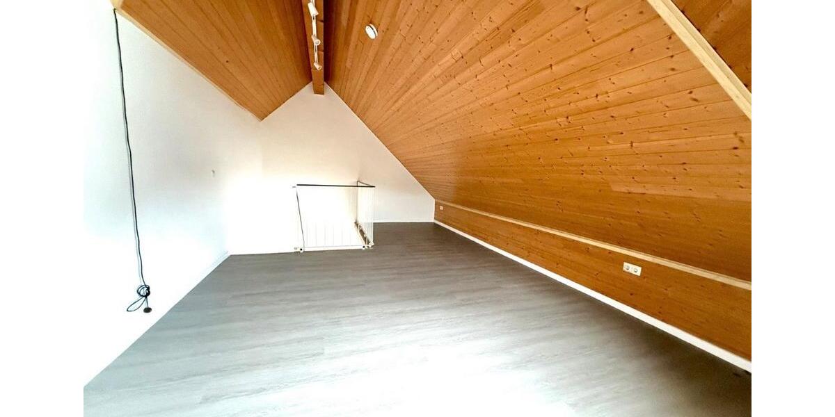 Dachgeschoßwohnung Limbach-Oberfrohna Oberfrohna - 2 Zimmer, 46 m&sup2;, 260&euro; | Angebot:25637419