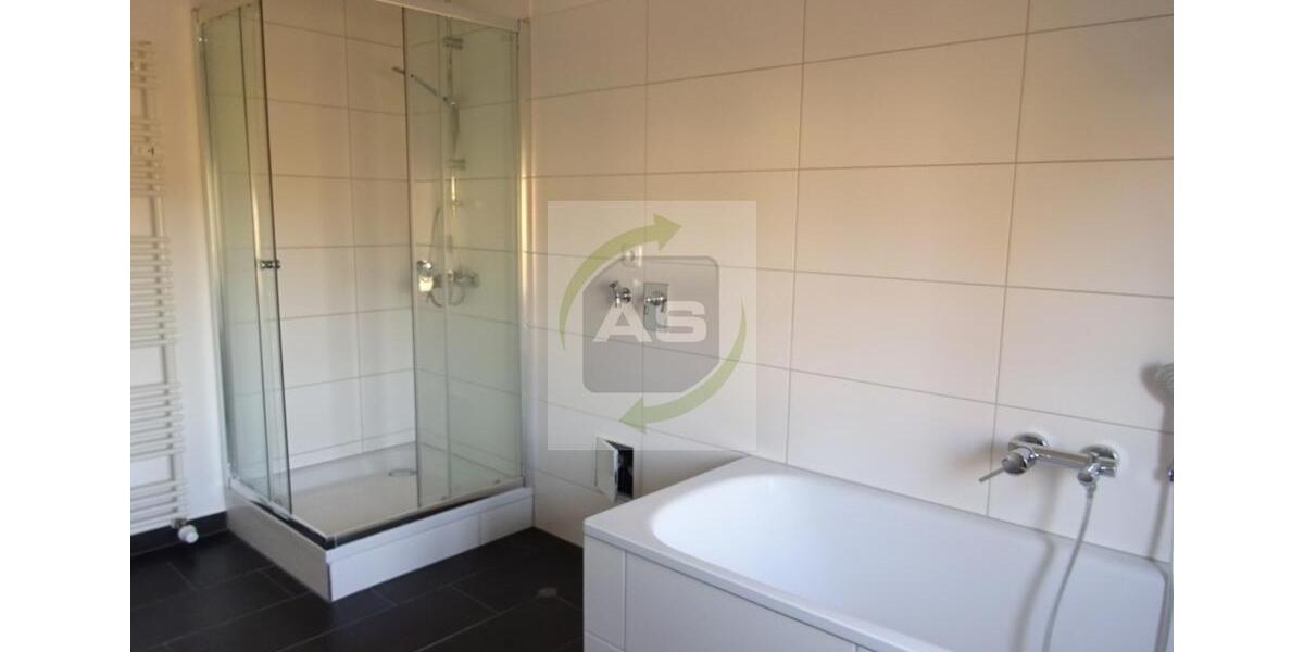 Dachgeschoßwohnung Zwickau - 5 Zimmer, 133 m&sup2;, 950&euro; | Angebot:23792815