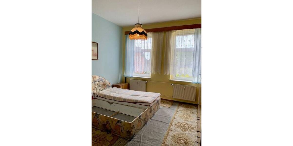 Reihenmittelhaus Netzschkau - 8 Zimmer, 176 m&sup2;, 70.000&euro; | Angebot:25741454