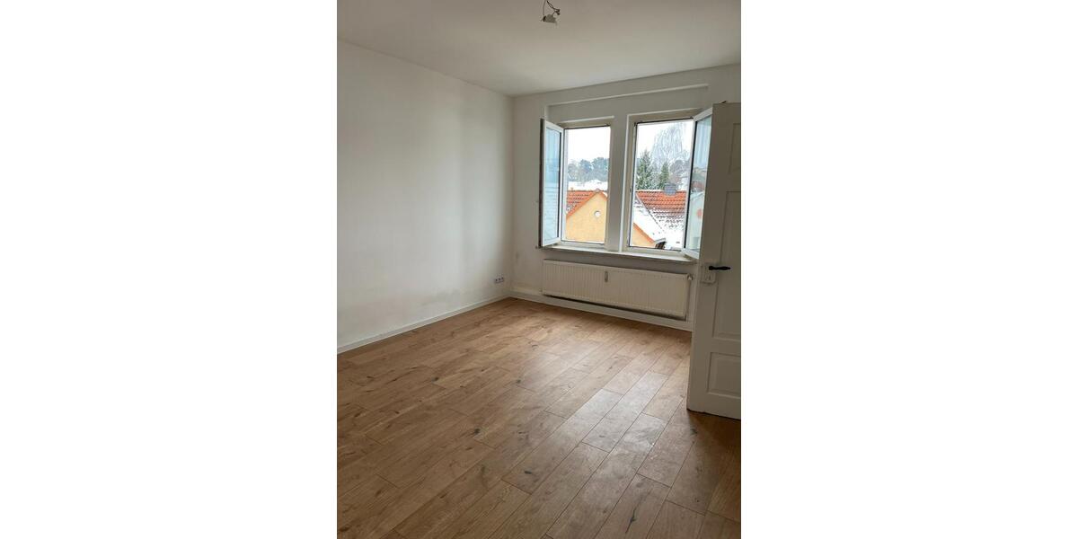 Dachgeschoßwohnung Crimmitschau - 2.5 Zimmer, 56 m&sup2;, 350&euro; | Angebot:24522437