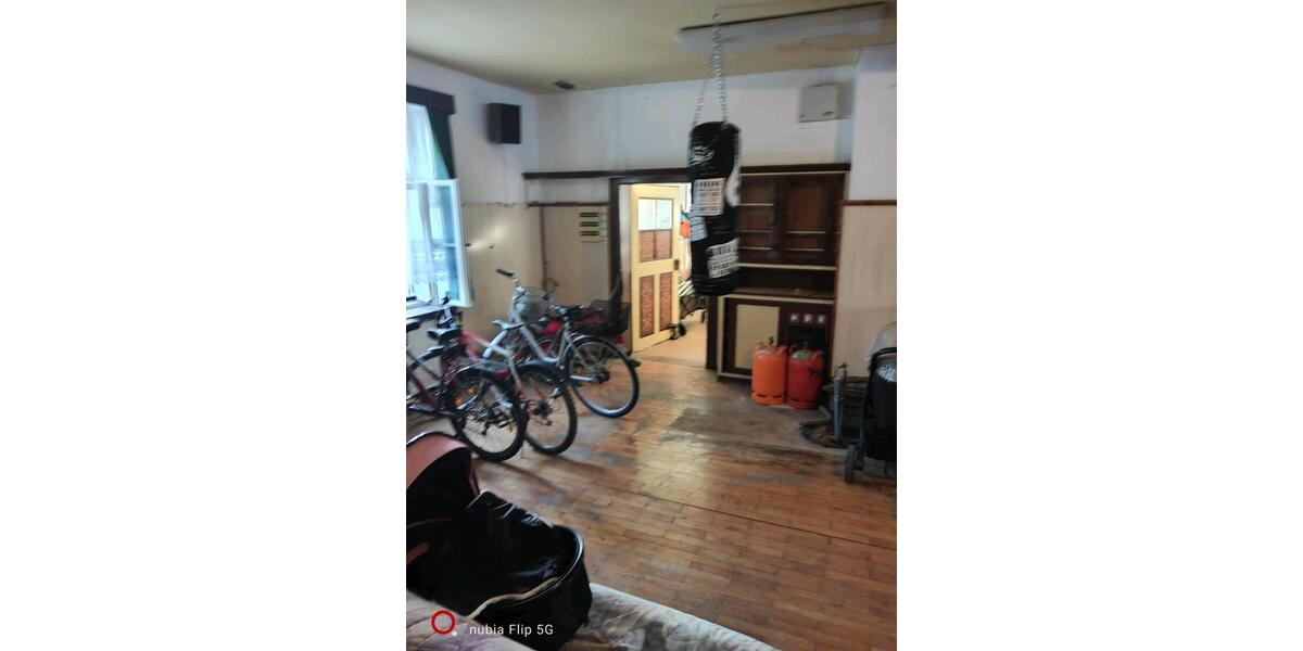 Etagenwohnung Auerbach - 4 Zimmer, 150 m&sup2;, 300&euro; | Angebot:25633440