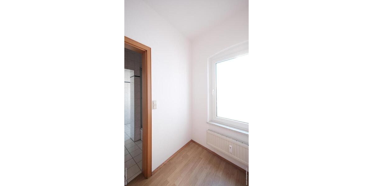Etagenwohnung Werdau - 1 Zimmer, 70 m&sup2;, 325&euro; | Angebot:25790182