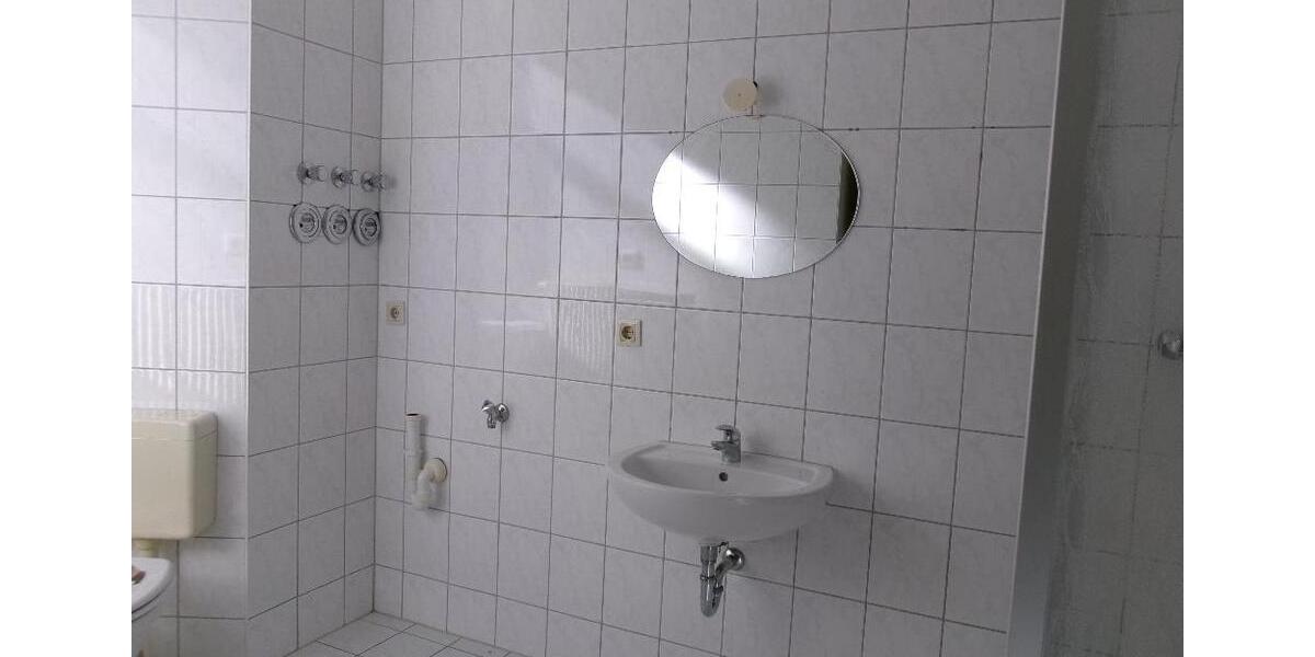 Erdgeschoßwohnung Ellefeld - 2 Zimmer, 110 m&sup2;, 440&euro; | Angebot:25217574