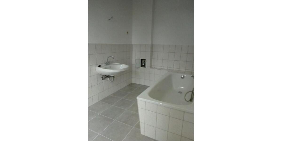 Etagenwohnung Crimmitschau - 4 Zimmer, 87 m&sup2;, 363&euro; | Angebot:24786900