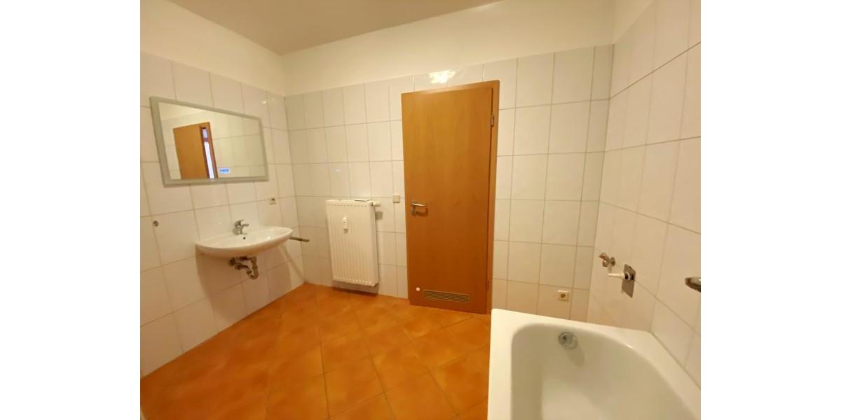 Etagenwohnung Reichenbach im Vogtland - 3 Zimmer, 81 m&sup2;, 490&euro; | Angebot:25054405
