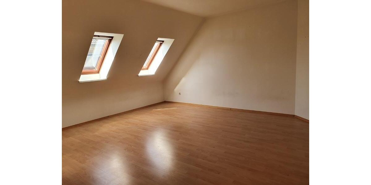 Etagenwohnung Crimmitschau - 3 Zimmer, 78 m&sup2;, 450&euro; | Angebot:26631592