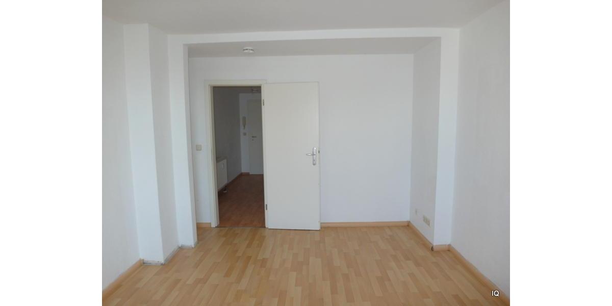 Dachgeschoßwohnung Limbach-Oberfrohna Oberfrohna - 3 Zimmer, 72 m&sup2;, 360&euro; | Angebot:25902838