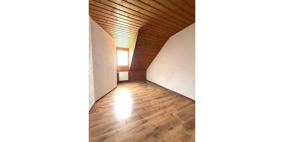Etagenwohnung Reichenbach im Vogtland - 3 Zimmer, 78 m&sup2;, 546&euro; | Angebot:24875881