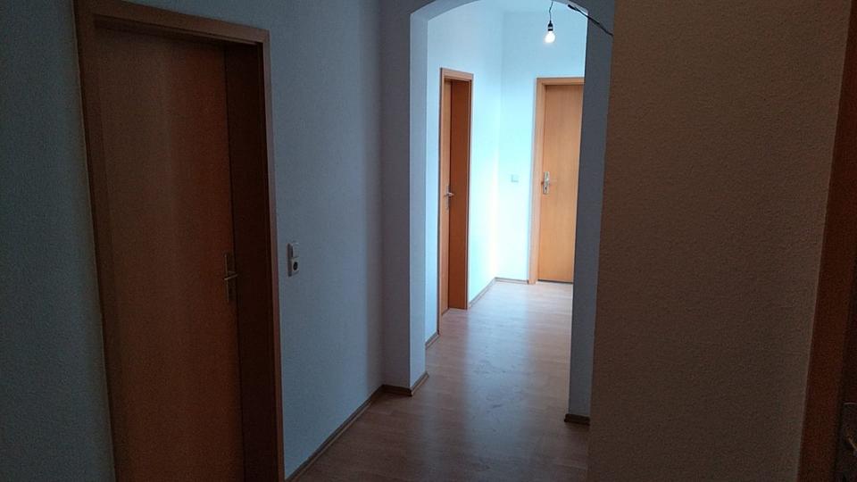 Etagenwohnung Reichenbach im Vogtland - 2 Zimmer, 66 m&sup2;, 300&euro; | Angebot:24813984