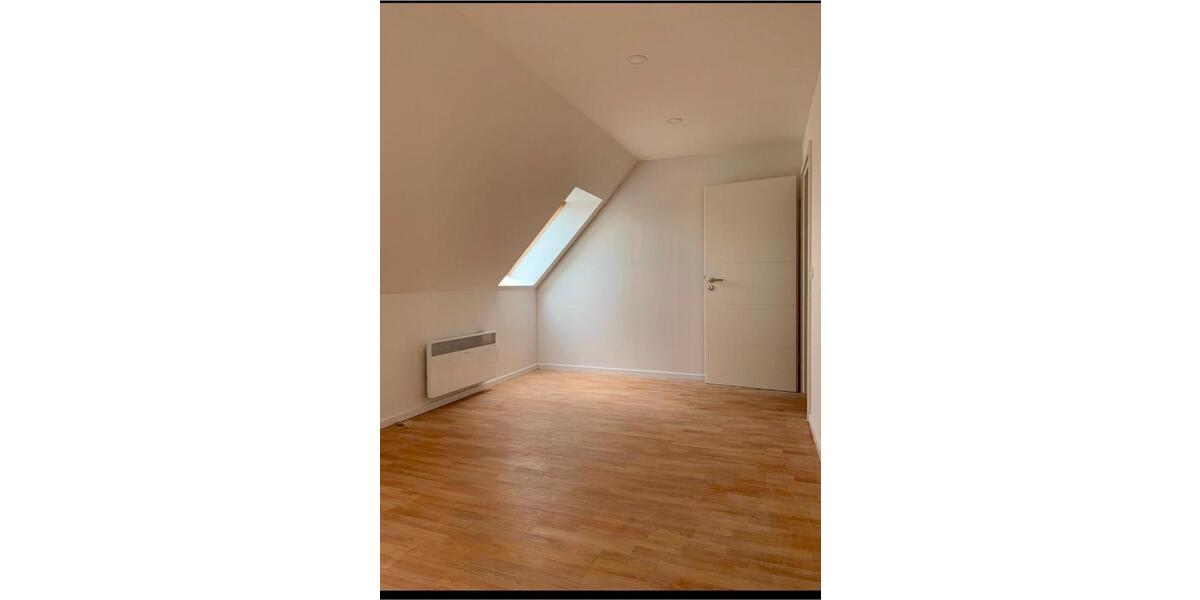 Dachgeschoßwohnung Hohenstein-Ernstthal Ernstthal - 4 Zimmer, 83 m&sup2;, 39.000&euro; | Angebot:26286121