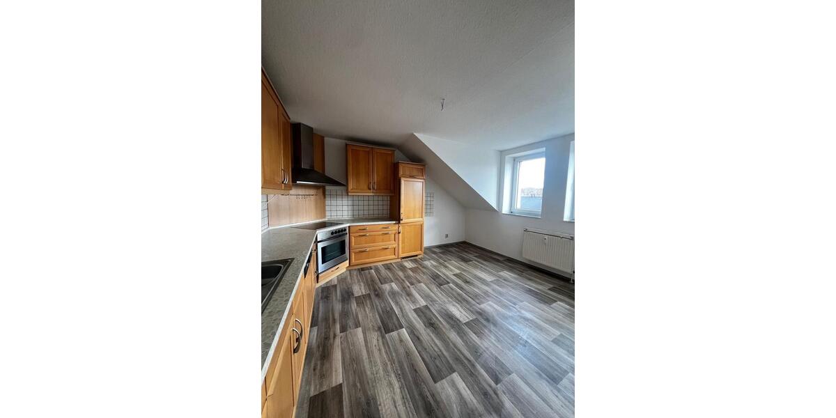 Dachgeschoßwohnung Zwickau - 3 Zimmer, 95 m&sup2;, 860&euro; | Angebot:25753754