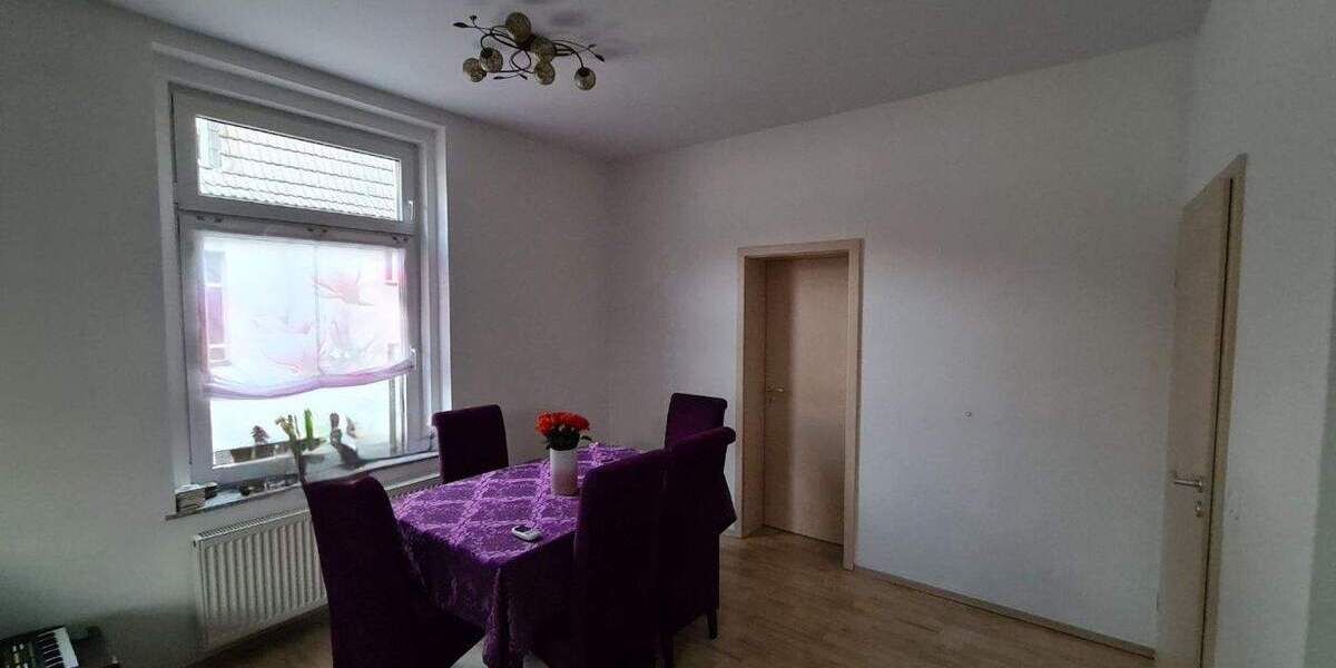 Etagenwohnung Zwickau Pölbitz - 3 Zimmer, 93 m&sup2;, 560&euro; | Angebot:25707502