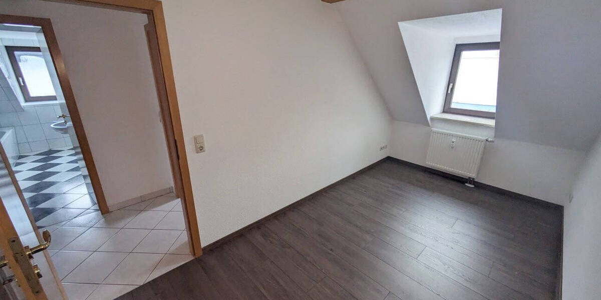 Etagenwohnung Zwickau Innenstadt - 3 Zimmer, 88 m&sup2;, 560&euro; | Angebot:26805946