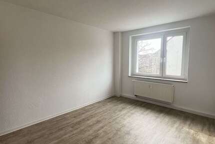 Wohnung Zwickau Marienthal Ost - 3 Zimmer, 55 m&sup2;, 325&euro; | Angebot:25908543