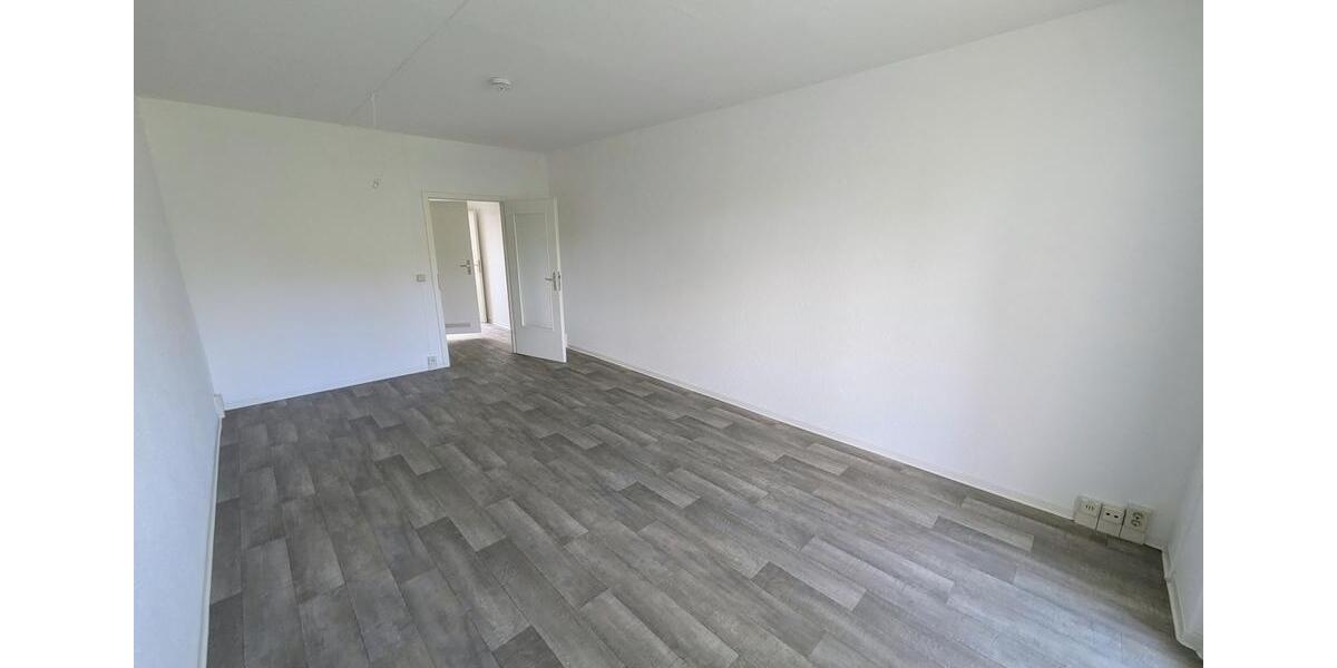 Etagenwohnung Limbach-Oberfrohna Oberfrohna - 3 Zimmer, 76 m&sup2;, 475&euro; | Angebot:26008236