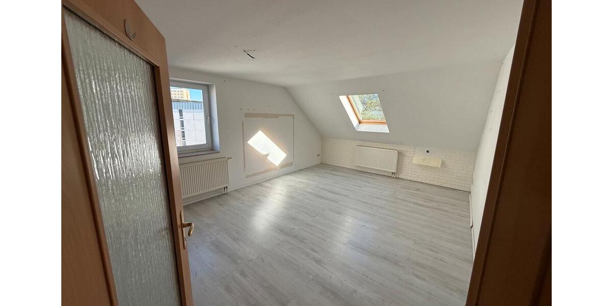 Dachgeschoßwohnung Zwickau Zwickau-Nord - 3 Zimmer, 100 m&sup2;, 780&euro; | Angebot:26083520
