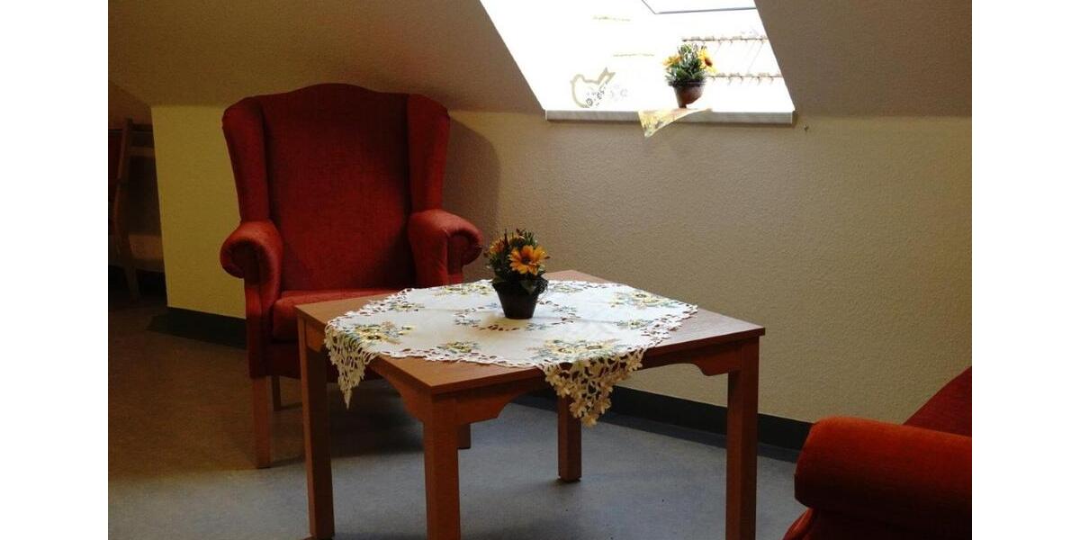 Dachgeschoßwohnung Hohenstein-Ernstthal Ernstthal - 1 Zimmer, 20 m&sup2;, 520&euro; | Angebot:18908378