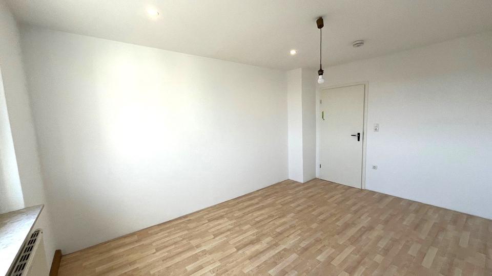 Etagenwohnung Crimmitschau - 3 Zimmer, 54 m&sup2;, 350&euro; | Angebot:25419562