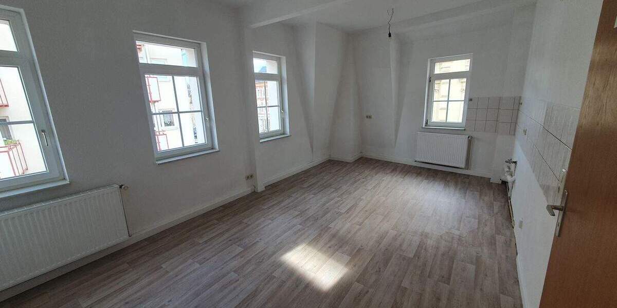 Etagenwohnung Schmölln - 2 Zimmer, 66 m&sup2;, 340&euro; | Angebot:25671830