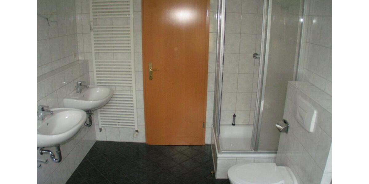 Etagenwohnung Werdau - 5 Zimmer, 125 m&sup2;, 650&euro; | Angebot:23408914