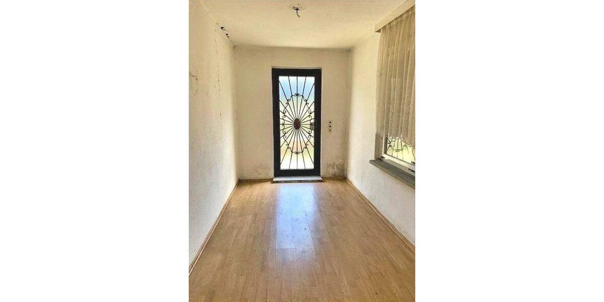 Einfamilienhaus Lengenfeld - 4 Zimmer, 122 m&sup2;, 85.000&euro; | Angebot:25799464