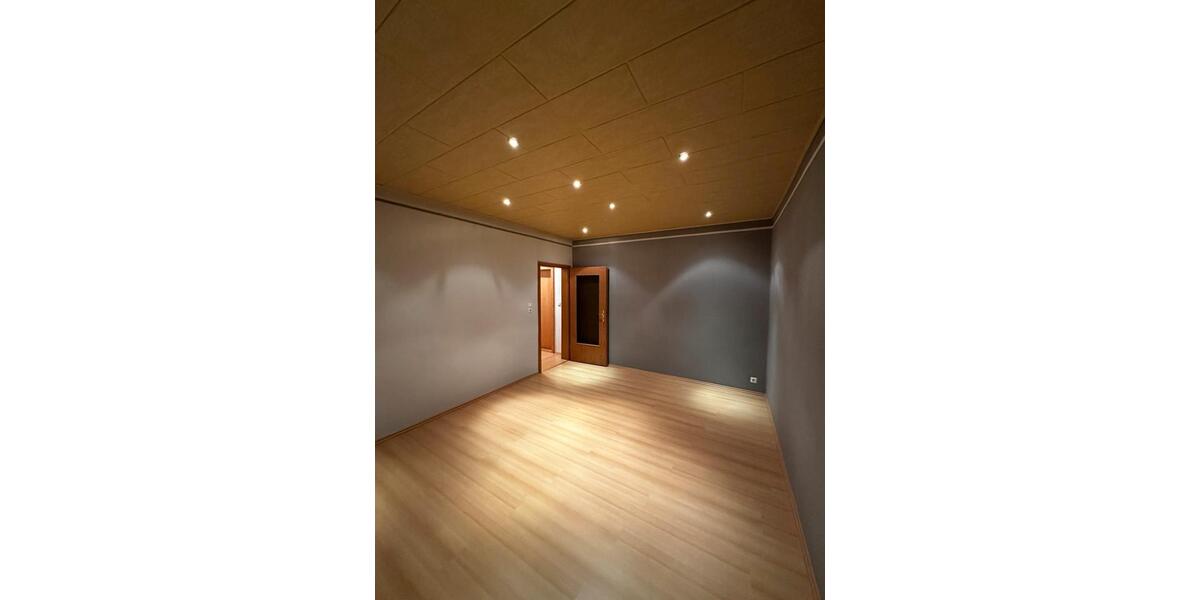 Hochparterre Zwickau Neuplanitz - 1 Zimmer, 28 m&sup2;, 280&euro; | Angebot:24222117