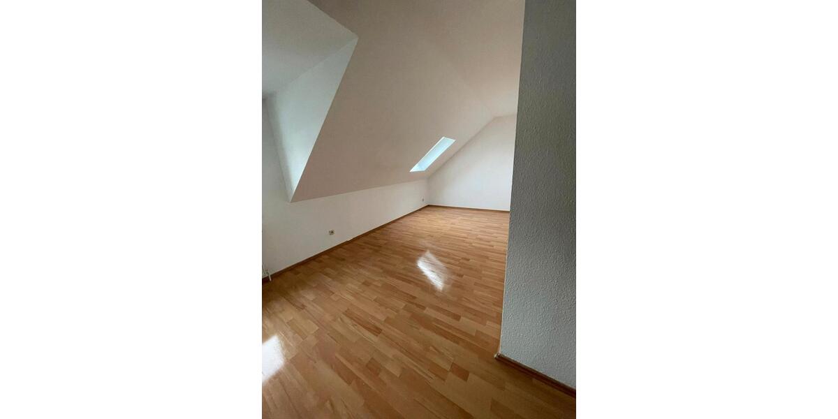 Dachgeschoßwohnung Reichenbach im Vogtland - 2 Zimmer, 45 m&sup2;, 550&euro; | Angebot:24535100
