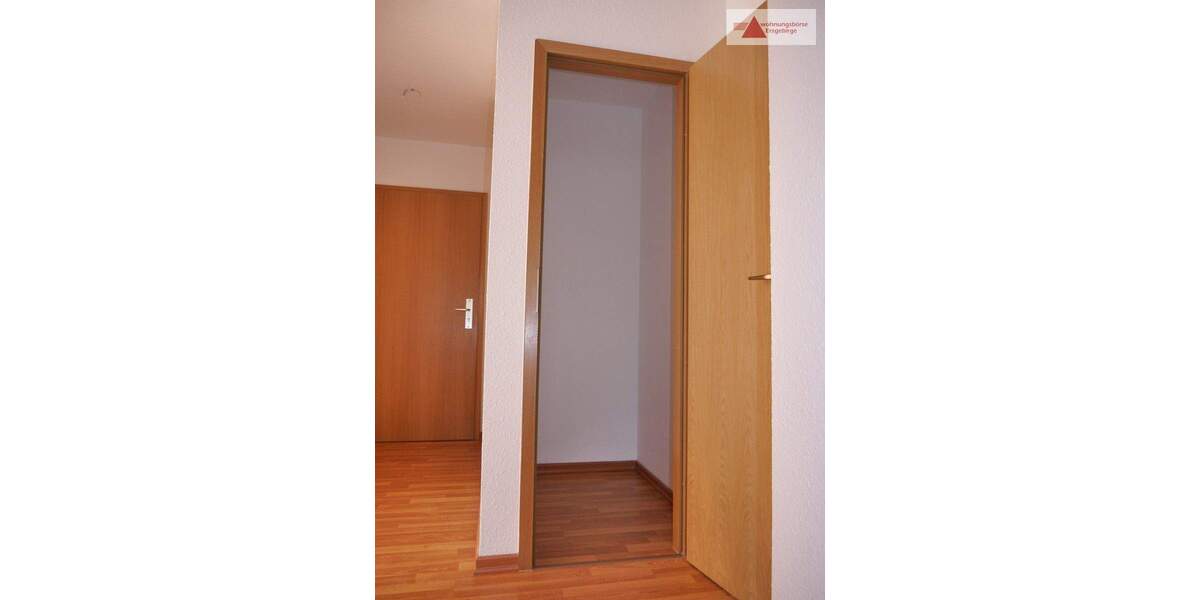 Etagenwohnung Limbach-Oberfrohna Oberfrohna - 3 Zimmer, 75 m&sup2;, 79.900&euro; | Angebot:25744580