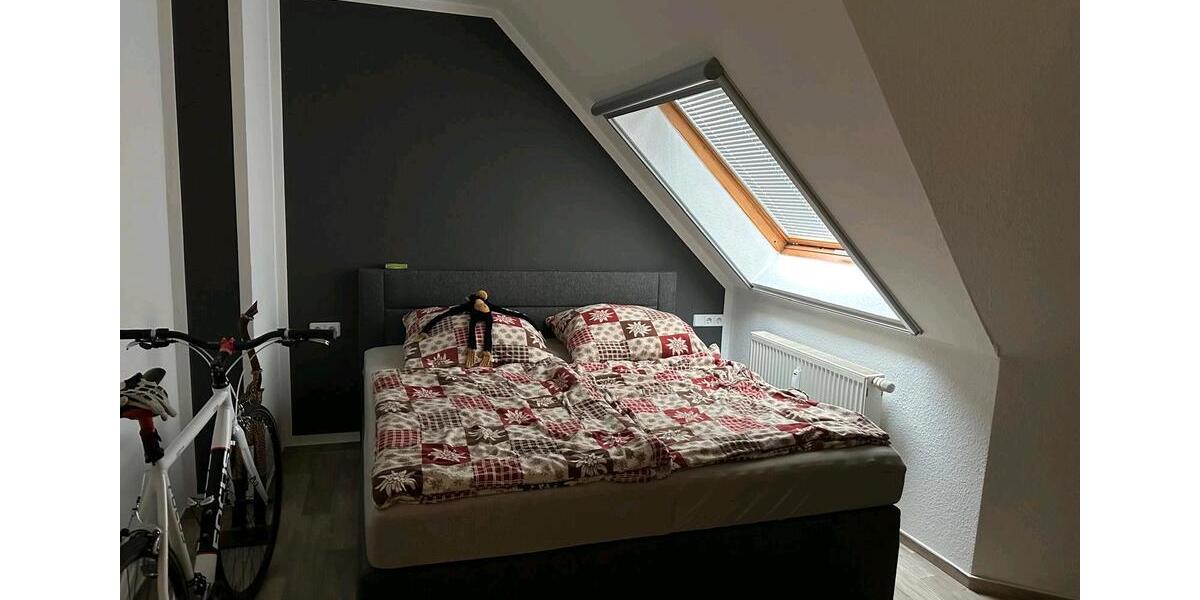Dachgeschoßwohnung Werdau - 2 Zimmer, 51 m&sup2;, 330&euro; | Angebot:26007487