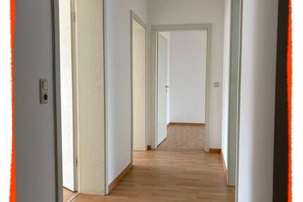 Wohnung Zwickau - 3 Zimmer, 80 m&sup2;, 480&euro; | Angebot:25254999