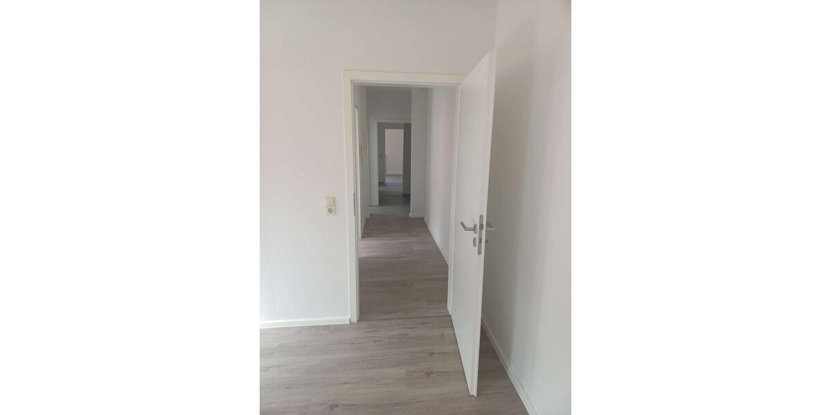 Etagenwohnung Meerane - 4 Zimmer, 98 m&sup2;, 564&euro; | Angebot:25251589