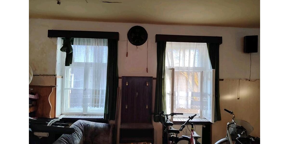 Etagenwohnung Auerbach - 4 Zimmer, 150 m&sup2;, 300&euro; | Angebot:25633440