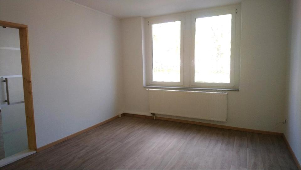 Hochparterre Meerane - 3 Zimmer, 71 m&sup2;, 454&euro; | Angebot:25542141