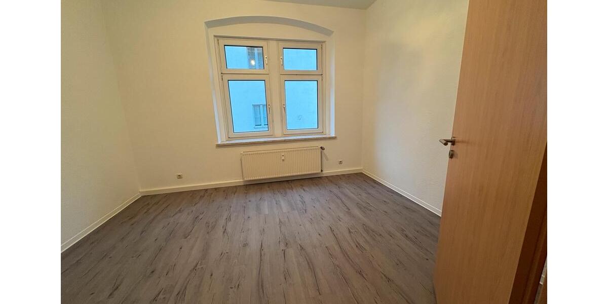 Erdgeschoßwohnung Crimmitschau - 3 Zimmer, 67 m&sup2;, 520&euro; | Angebot:25891877