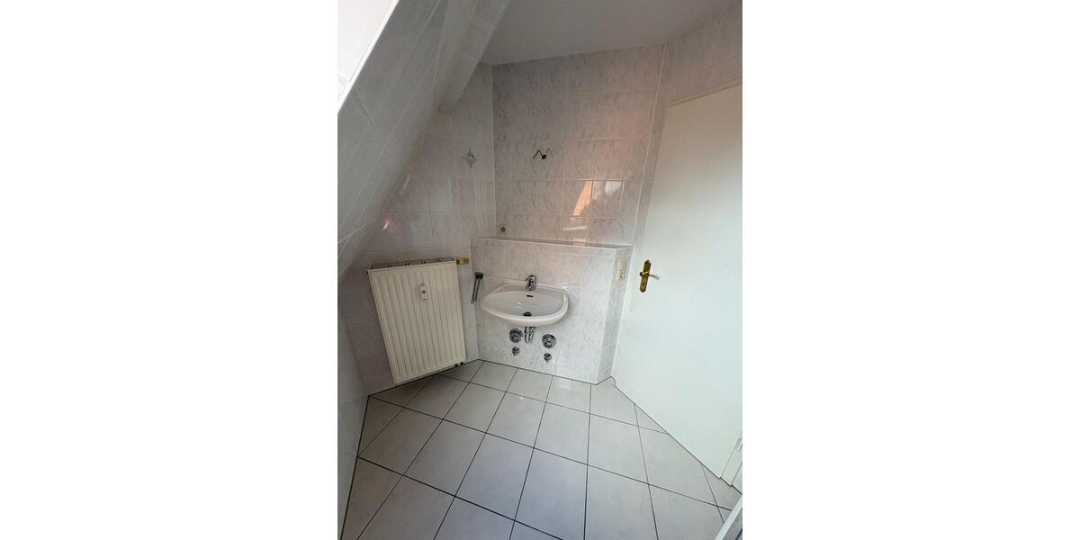 Dachgeschoßwohnung Zwickau Zwickau-West - 2 Zimmer, 35 m&sup2;, 230&euro; | Angebot:25219046