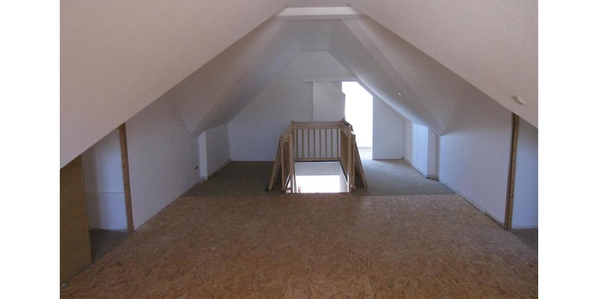 Dachgeschoßwohnung Ronneburg - 5 Zimmer, 138 m&sup2;, 700&euro; | Angebot:25178918