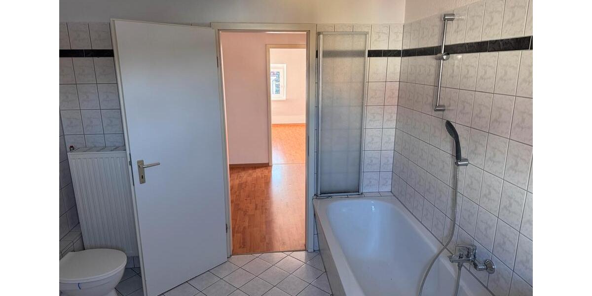 Dachgeschoßwohnung Meerane - 2 Zimmer, 65 m&sup2;, 359&euro; | Angebot:23628966