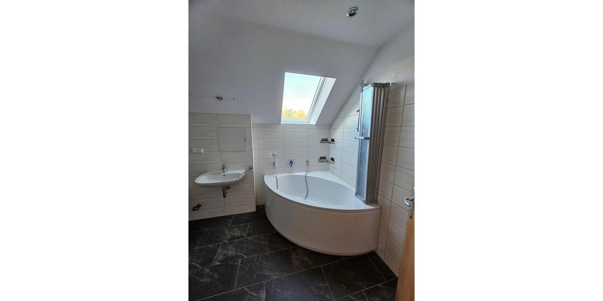 Dachgeschoßwohnung Gornsdorf - 4 Zimmer, 81 m&sup2;, 469&euro; | Angebot:23145726