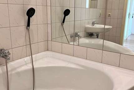 Wohnung Reichenbach Friesen - 3 Zimmer, 62 m&sup2;, 300&euro; | Angebot:25929341