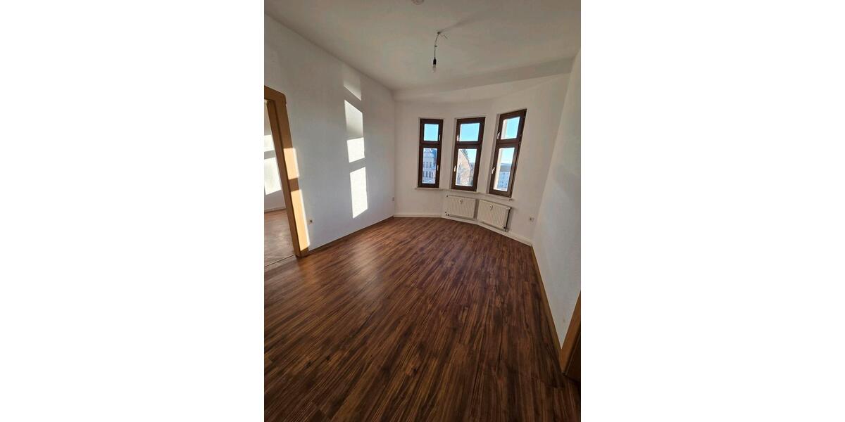 Etagenwohnung Reichenbach im Vogtland - 3 Zimmer, 66 m&sup2;, 400&euro; | Angebot:25248153