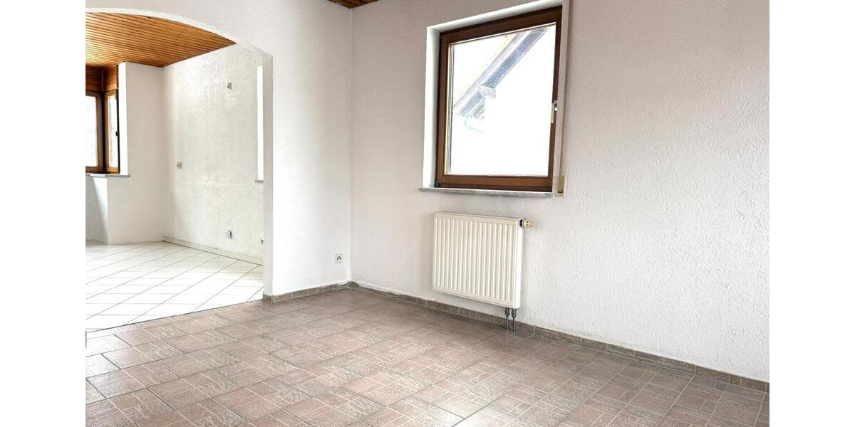 Etagenwohnung Reichenbach im Vogtland - 3 Zimmer, 78 m&sup2;, 546&euro; | Angebot:24875881