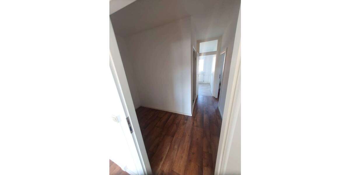 Gemütliche 2-Zimmer-Wohnung im 4. Obergeschoss mit Balkon und Badewanne - Appartement Schmölln | Angebot:25897911