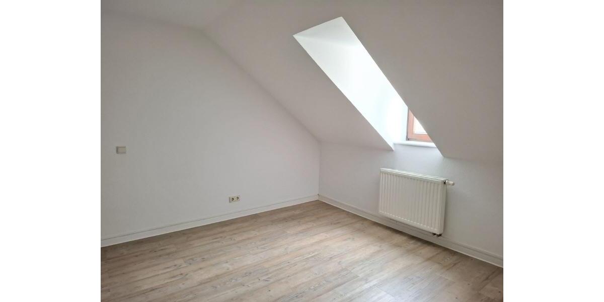 Dachgeschoßwohnung Zwickau - 2 Zimmer, 52 m&sup2;, 280&euro; | Angebot:23118135